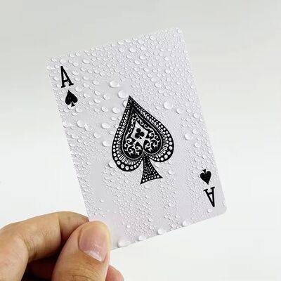 Fabrika Özel Su Geçirmez %100 PVC Plastik Poker Oyun Kartı Destesi Standart Poker Oyun Kartı Oyunu
