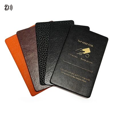 Özel Çaplanabilir Deri Yüzey Kartı 13.56Mhz RFID NFC Kartları Boş Deri Vizite Kartları